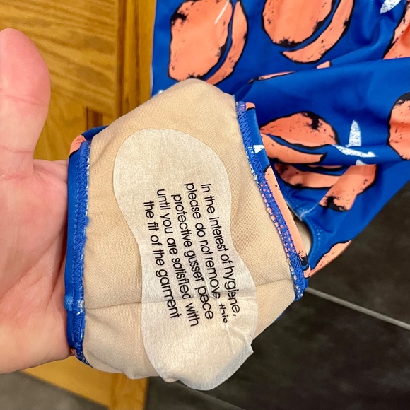 NWT Kortni Jeane Everyday One-Piece Peaches Swimsuit Size Small Blue Orange - Picture 3 of 7